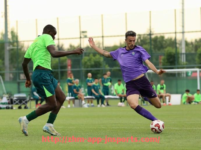 江南体育APP下载-英超球员粤语采访及沟通风格分析